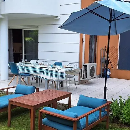 Residentiel Avec Terrasse, Jardin Privatif Et Piscine A * Cannes
